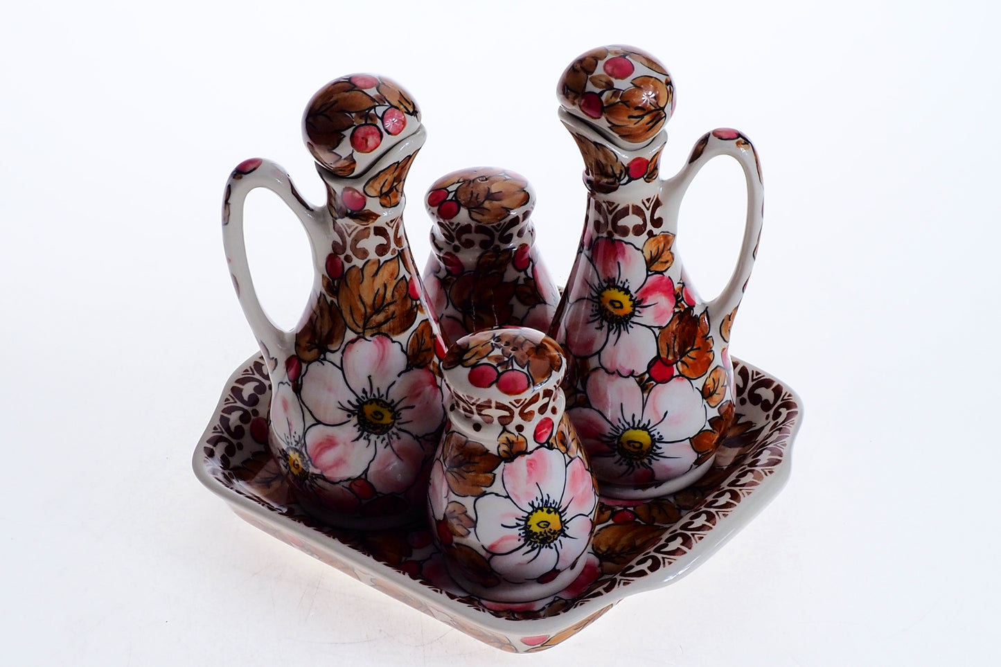 8-04 Komplet : solniczka, pieprzniczka, 2x butelka i tacka H=16cm, 20x17cm