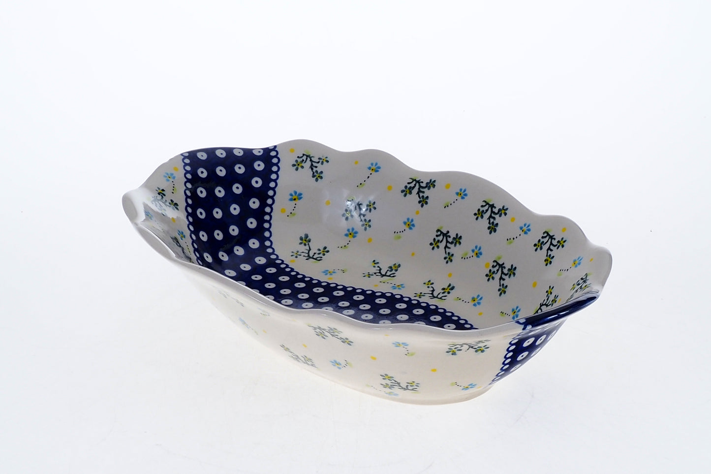 3-44 Miska owalna falowana H=6cm, 26,5x18cm